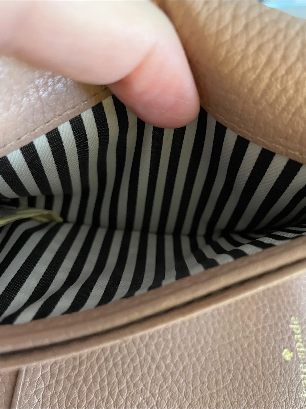 kate spade Pebbled Leather Trifold Beige  Wallet With Coin & Card Holder EUC